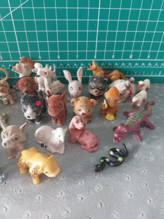 Lotto di 29 animaletti giocattolo vari