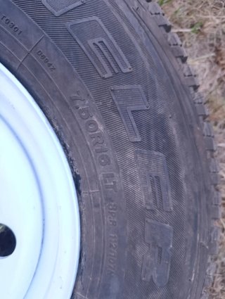 Neumáticos Bridgestone  y llantas Nissan Patrol