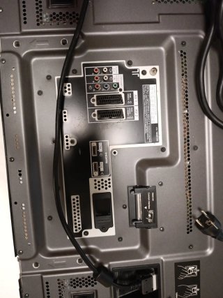 Televisión Panasonic VIERA Negra. 104cm x62cm