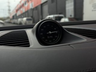 PORSCHE Macan 4