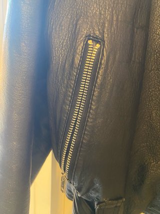 Cazadora cuero cruzada estilo 90s