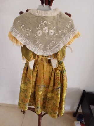 Traje de Fallera infantil Alicantina. Multicolor