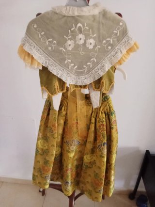 Traje de Fallera infantil Alicantina. Multicolor