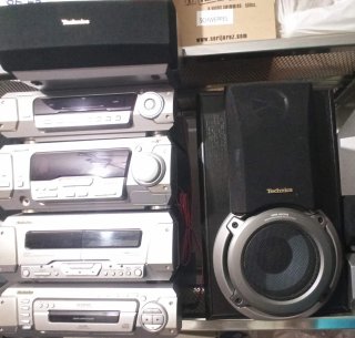 Minicadena Technics con Altavoces