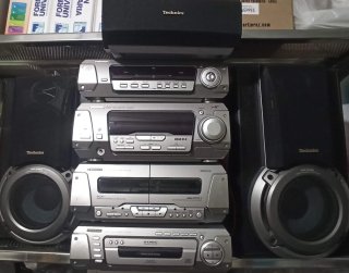 Minicadena Technics con Altavoces