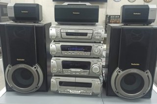 Minicadena Technics con Altavoces