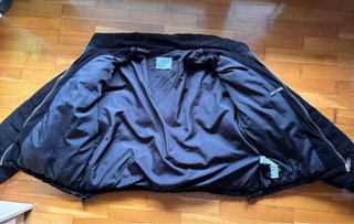 Cazadora acolchada de pana negra Bershka