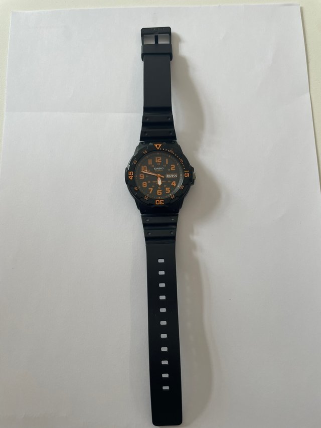 Reloj Casio MRW-200H Negro Naranja