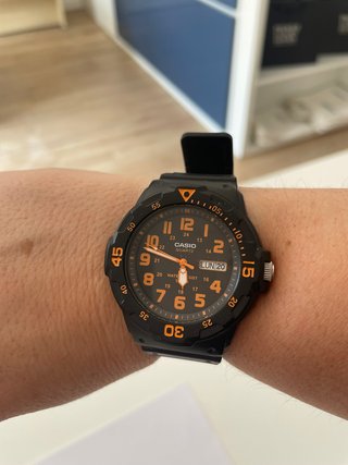 Reloj Casio MRW-200H Negro Naranja