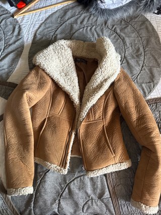 Chaqueta Zara efecto ante y borrego camel