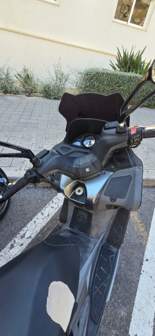 Kymco Maxi Scooter Negra Automática