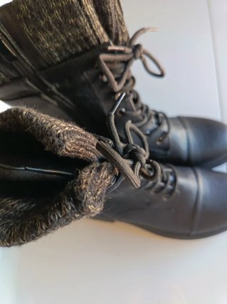 Botas forradas negras y grises