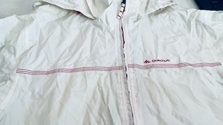 Chubasquero Quechua blanco talla S