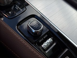 VOLVO XC90 2.0 T8 AWD Momentum Auto