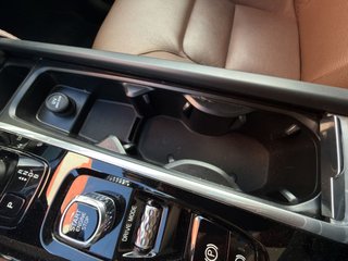 VOLVO XC90 2.0 T8 AWD Momentum Auto