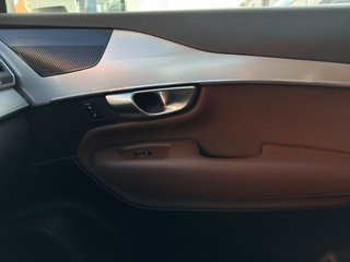 VOLVO XC90 2.0 T8 AWD Momentum Auto