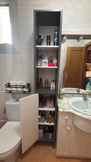 Mueble de baño alto gris y blanco