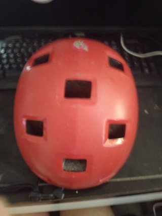 Casco de bicicleta rojo