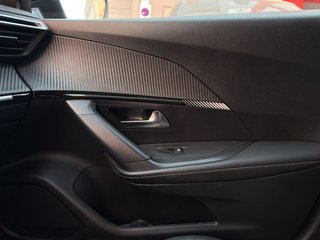 PEUGEOT 2008 Allure Pack BlueHDI 130 SS EAT8