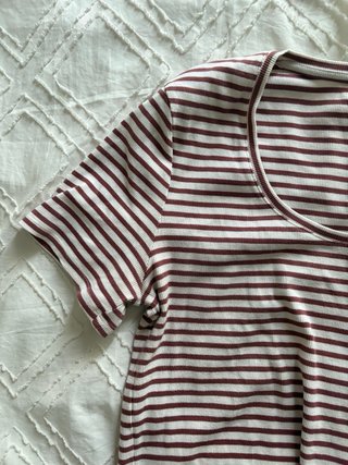 Camiseta rayas marrón y blanco