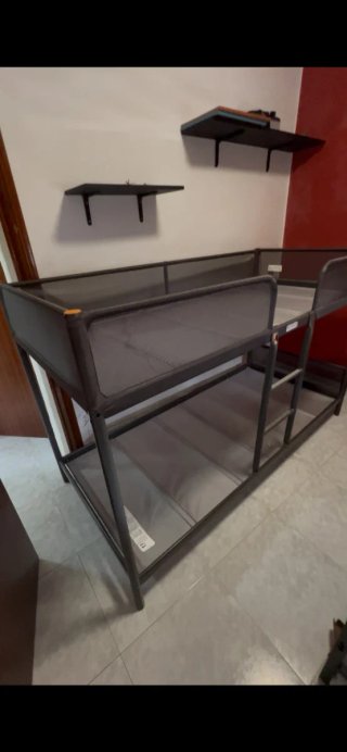 Litera metálica gris