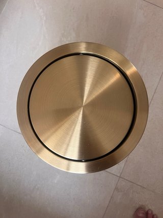 Cubo de basura dorado nuevo sin usar, marca yohia