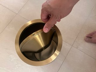 Cubo de basura dorado nuevo sin usar, marca yohia