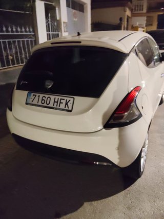 Lancia Ypsilon 2011 104.000 km y etiqueta C