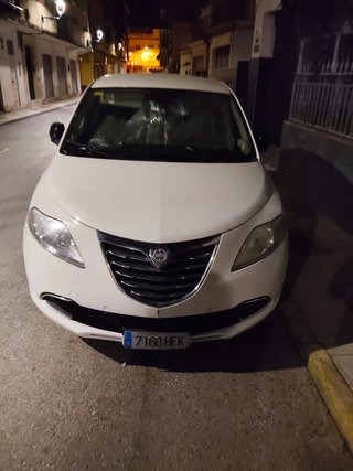 Lancia Ypsilon 2011 104.000 km y etiqueta C