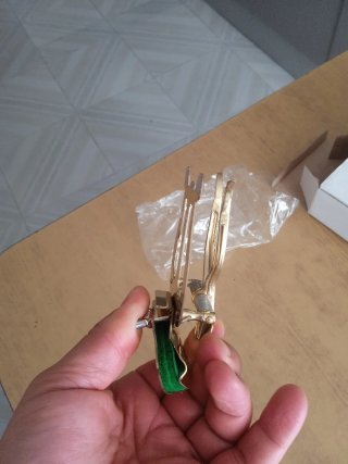 Atril para trompeta dorado