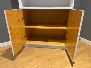 Mueble estantería con armario inferior