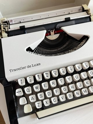 Máquina de escribir Olympia Traveller Deluxe