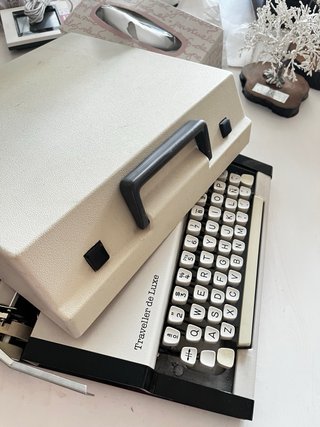 Máquina de escribir Olympia Traveller Deluxe