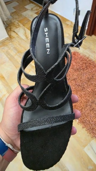 Sandalo donna con zeppa nero
