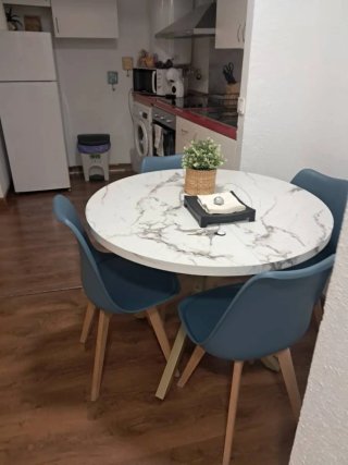 Mesa redonda de comedor y 6 sillas modernas