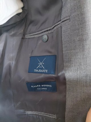 Traje gris Álvaro Moreno