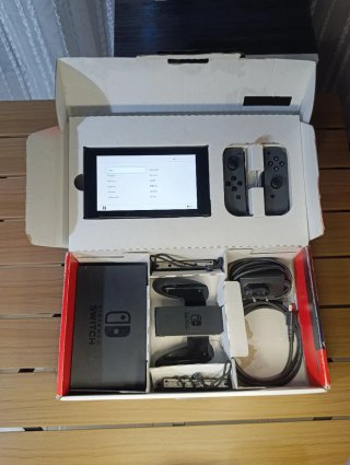 Nintendo Switch + Accesorios (Completa)
