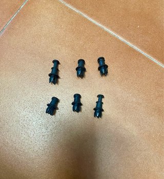 6 Ganchos para bandeja maletero ( Portón )