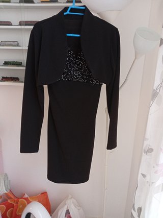 Vestido de fiesta negro con pedrería
