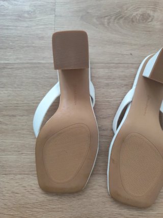 Sandalias Stradivarius T.39 Blancas