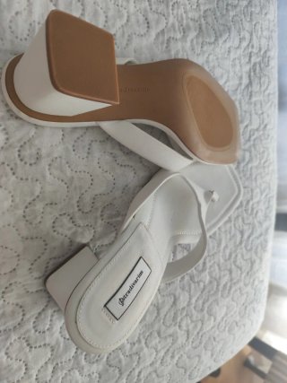 Sandalias Stradivarius T.39 Blancas