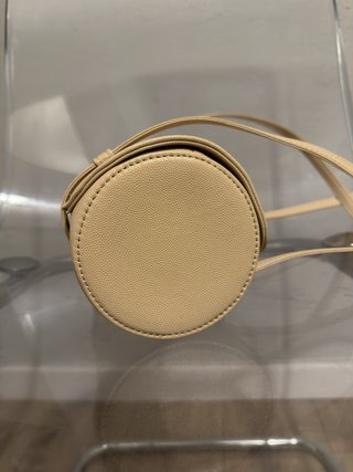 Bolso redondo beige sin estrenar
