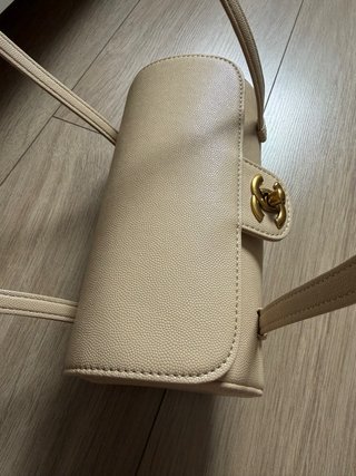 Bolso redondo beige sin estrenar