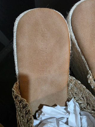 Sandalias Zuecos Cuña Esparto Beige.