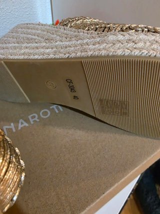 Sandalias Zuecos Cuña Esparto Beige.