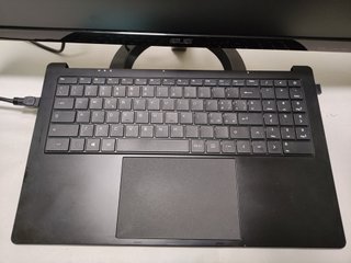 Computer compatto con monitor ASUS