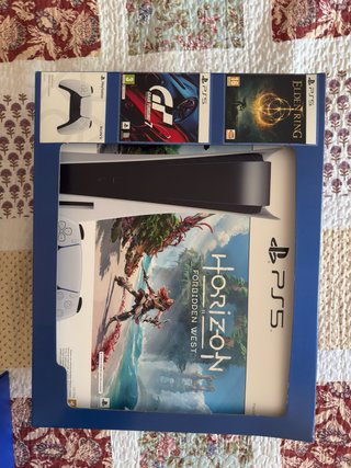PS5 825GB + 2 Mandos + PS Portal + 3 juegos
