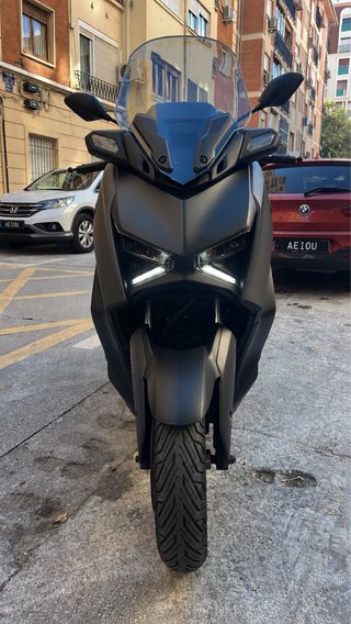 Maxi Scooter Yamaha Negra Automática