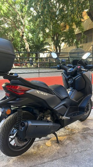 Maxi Scooter Yamaha Negra Automática