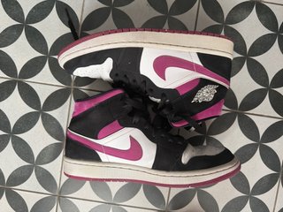 Nike Air Jordan 1 Mid Rosa Blanco
